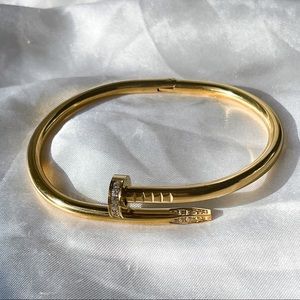 Nail bangle
